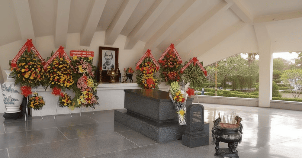 Lễ giỗ cụ Nguyễn Sinh Sắc thu hút sự tham gia của đông đảo người dân và du khách